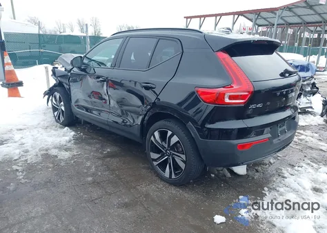 2023 Volvo Xc40 B5 Plus Dark Theme z USA, uszkodzony, nr VIN YV4L12UW1P2112497